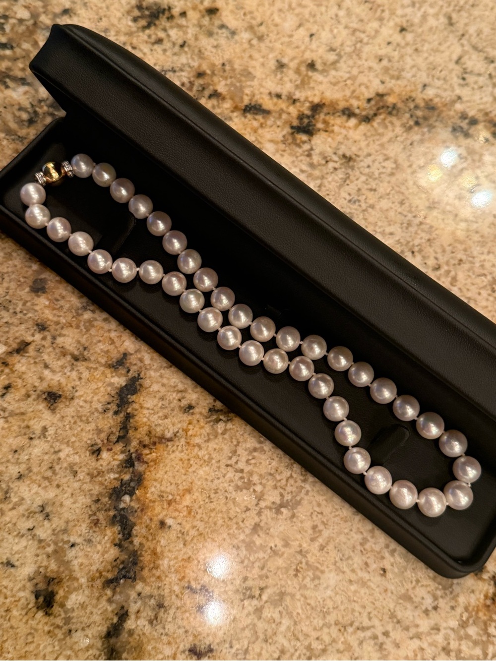 Elegant South Sea White Pearl Necklace with 14 K Gold Accent clasp 10 mm.. - Picture 5 of 8
